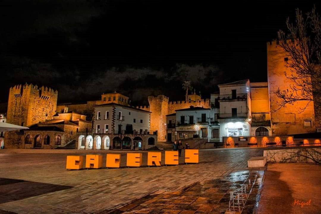 Las Cuatro Esquinas De Cáceres Exterior photo