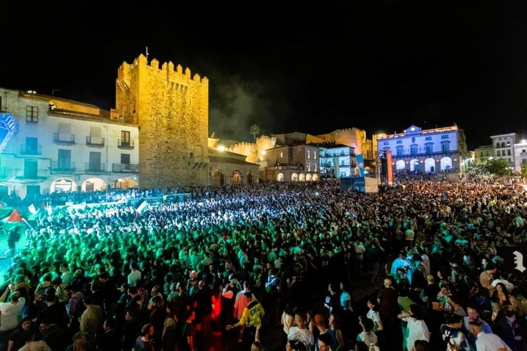 Las Cuatro Esquinas De Cáceres Exterior photo